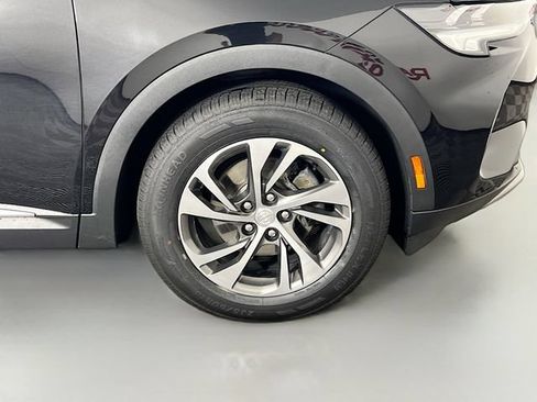 Used 2021 Buick Envision Essence AWD/4WD image 36