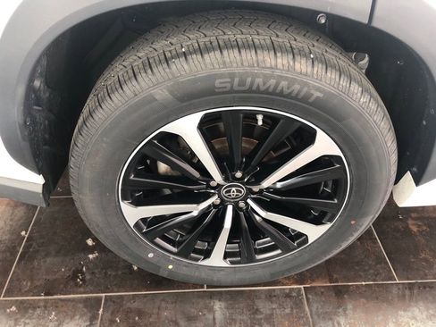 Used 2022 Toyota Highlander XSE AWD/4WD image 6