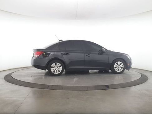 Used 2015 Chevrolet Cruze LS FWD image 6