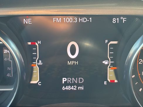 Used 2020 Jeep Wrangler Unlimited Sahara AWD/4WD image 38