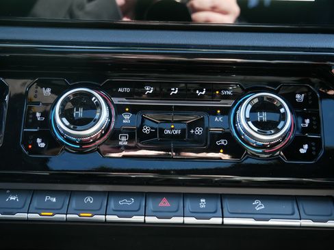 New 2026 GMC Sierra 1500 AT4 w/ Technology Package AWD/4WD image 8