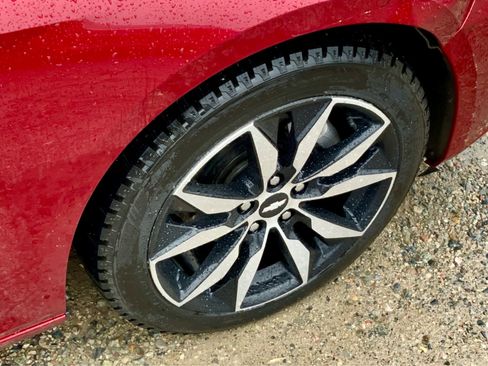 Used 2017 Chevrolet Malibu LT image 16