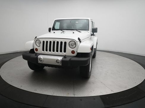 Used 2012 Jeep Wrangler Sahara w/ Connectivity Group AWD/4WD image 12