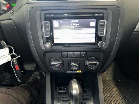 Used 2011 Volkswagen Jetta TDI image 36