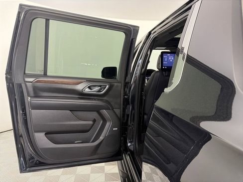 Used 2021 Chevrolet Suburban High Country image 12