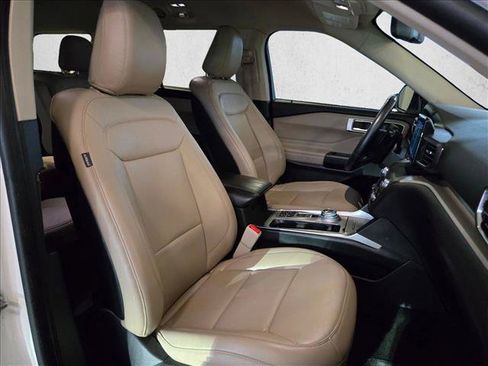 Used 2020 Ford Explorer XLT w/ Equipment Group 202A RWD image 22