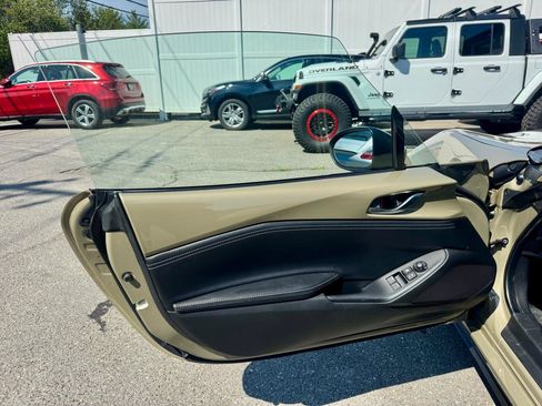 Used 2023 MAZDA MX-5 Miata Club RWD image 14