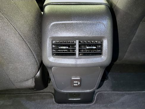 Used 2023 Chevrolet Equinox LT FWD image 23