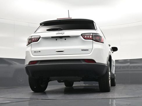 Used 2024 Jeep Compass Latitude AWD/4WD image 29
