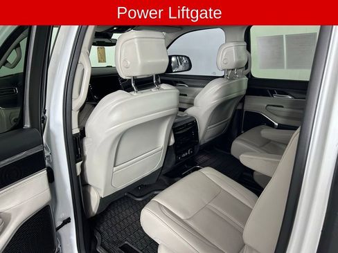 Used 2023 Jeep Wagoneer Series III w/ Preferred Equipment Group image 15