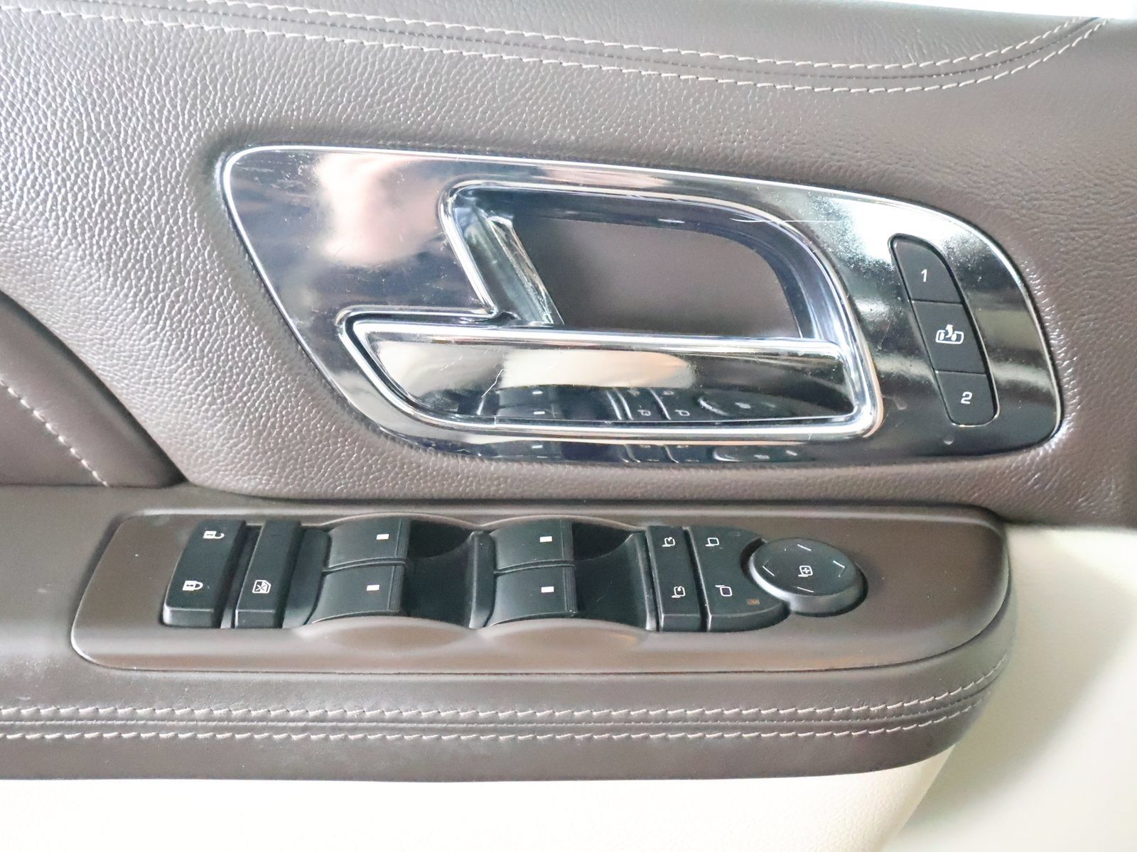 Used 2014 Cadillac Escalade Platinum AWD/4WD image 31
