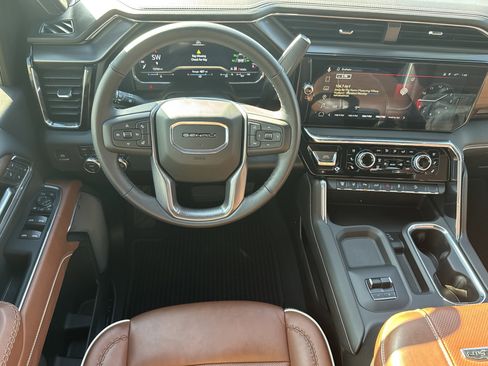 Used 2025 GMC Sierra 2500 Denali Ultimate image 18