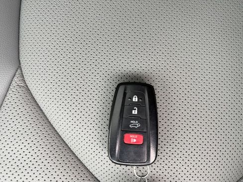 Used 2023 Toyota Highlander Platinum AWD/4WD image 31