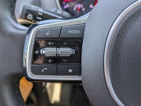 Used 2024 Kia Carnival LX FWD image 25