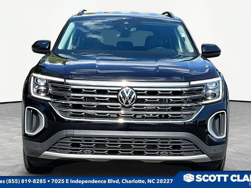 Used 2025 Volkswagen Atlas SE FWD image 2