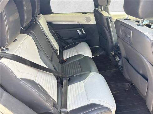 Used 2024 Land Rover Discovery Dynamic SE AWD/4WD image 28