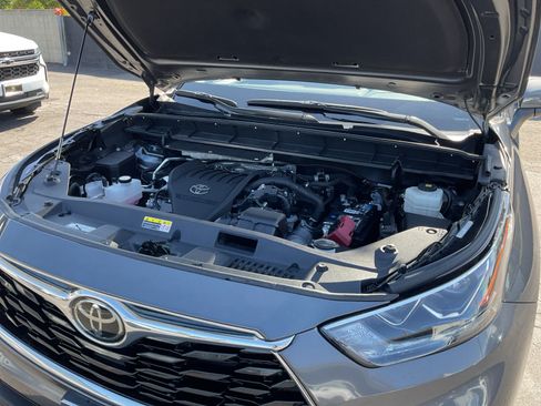 Used 2023 Toyota Highlander Limited FWD image 25