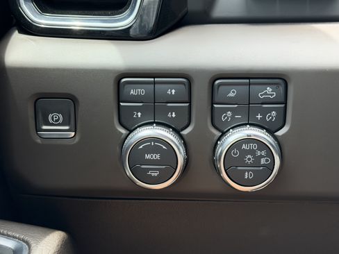 Used 2024 GMC Sierra 3500 Denali AWD/4WD image 22