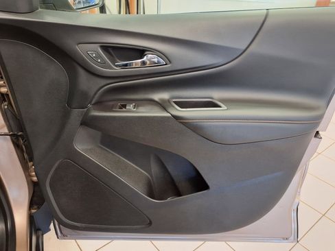 Used 2019 Chevrolet Equinox Premier FWD image 11
