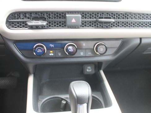 Used 2024 Honda HR-V LX image 11