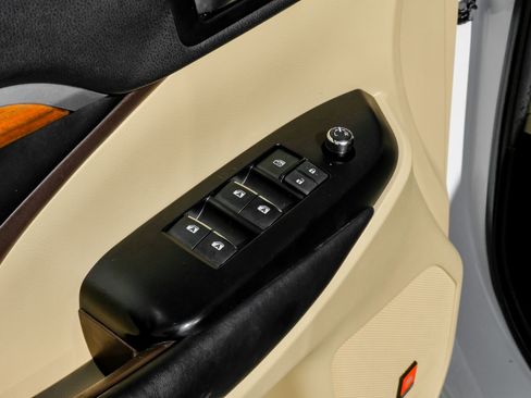 Used 2019 Toyota Highlander Limited FWD image 51