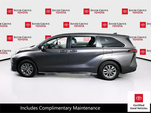 Certified 2022 Toyota Sienna XLE FWD image 8