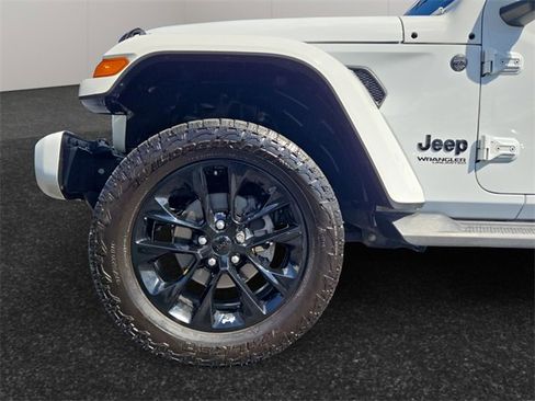 Used 2020 Jeep Wrangler Unlimited Sahara image 4
