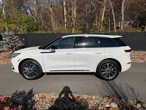 New 2026 Lincoln Corsair Grand Touring image 2