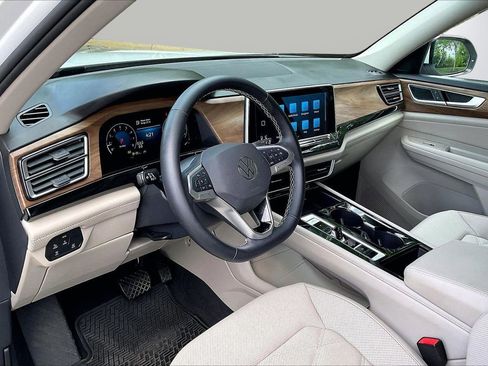 Used 2025 Volkswagen Atlas SE w/ Black Wheel Package AWD/4WD image 19