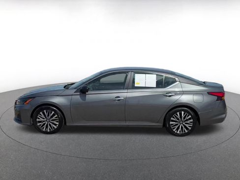 Used 2025 Nissan Altima 2.5 SV FWD image 7
