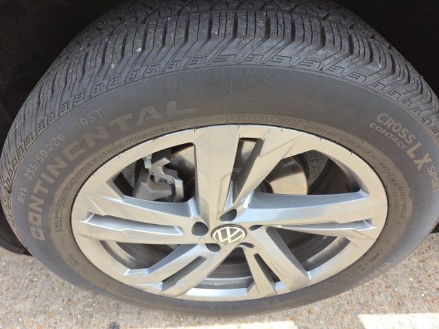 Used 2024 Volkswagen Atlas Cross Sport SEL R-Line AWD/4WD image 11