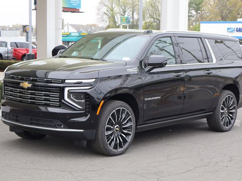 New 2026 Chevrolet Suburban High Country AWD/4WD image 3