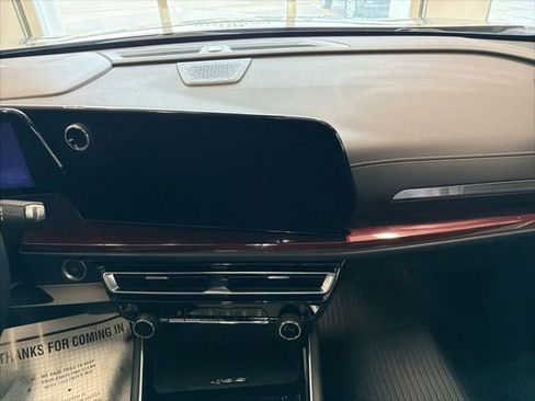 Used 2025 Chevrolet Traverse Z71 w/ Enhanced Driving Package AWD/4WD image 26