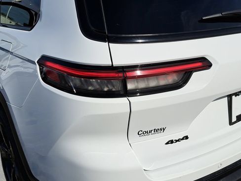 Certified 2023 Jeep Grand Cherokee L Altitude AWD/4WD image 37