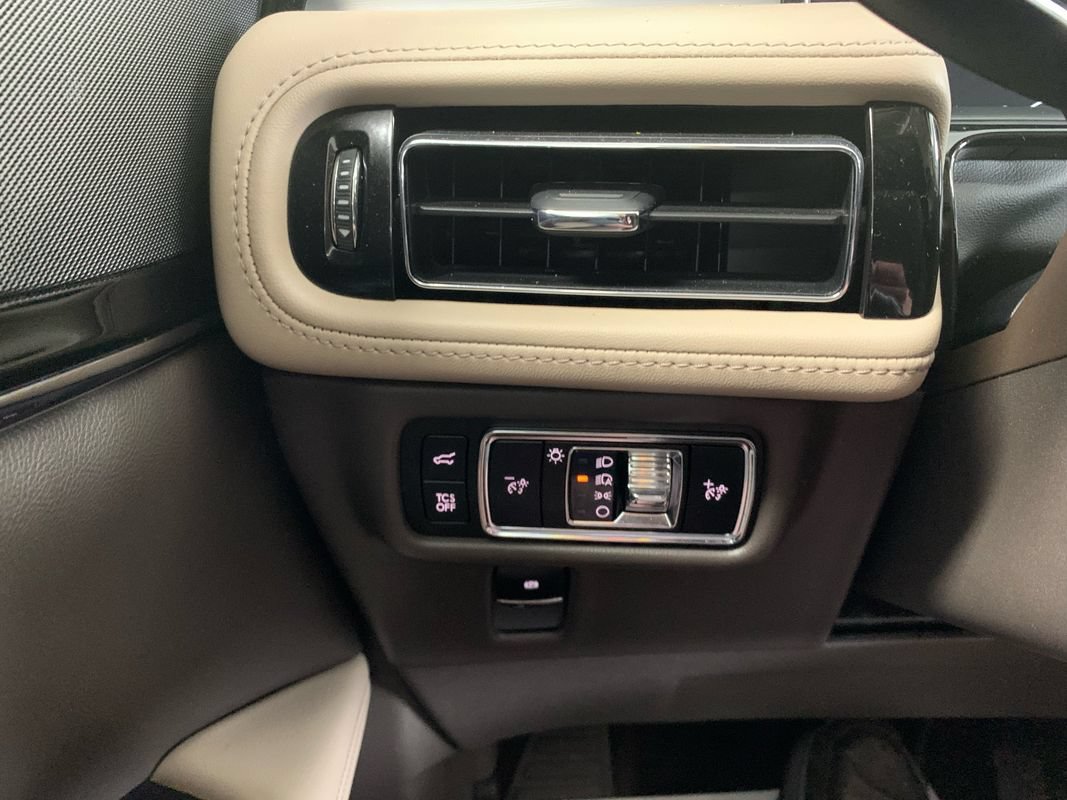 Used 2023 Lincoln Nautilus AWD image 38