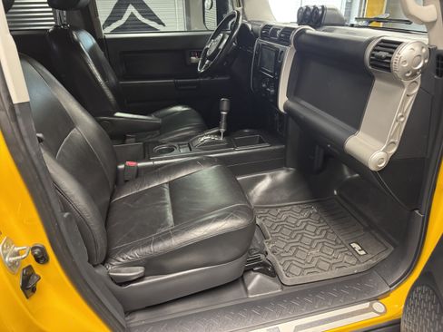 Used 2008 Toyota FJ Cruiser 2WD w/ Upgrade Pkg 2 image 11