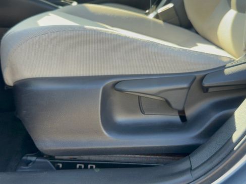 Used 2020 Toyota Corolla LE FWD image 16