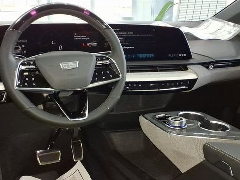 New 2025 Cadillac Optiq Luxury 1 w/ LPO, ONYX Package image 6