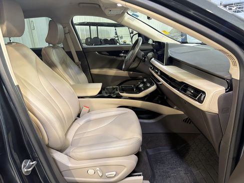 Used 2022 Lincoln Nautilus FWD w/ Premium Package image 12