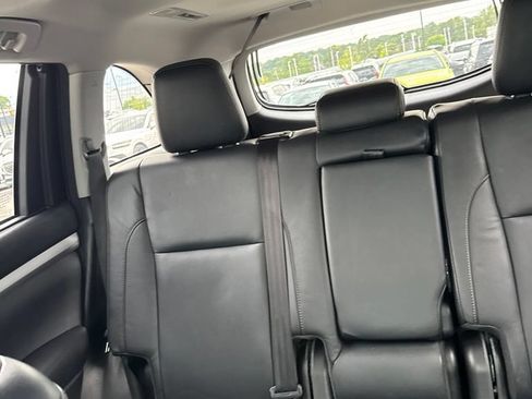 Used 2017 Toyota Highlander XLE FWD image 12