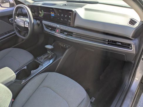 Used 2025 Kia K4 LXS image 29