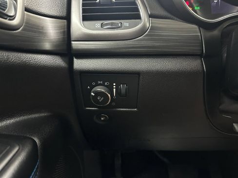Used 2019 Jeep Grand Cherokee Laredo AWD/4WD image 46