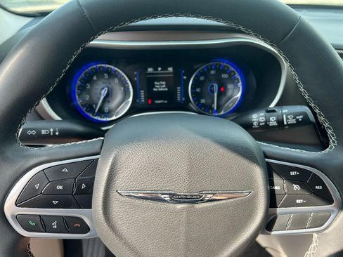 Used 2022 Chrysler Voyager LX image 10