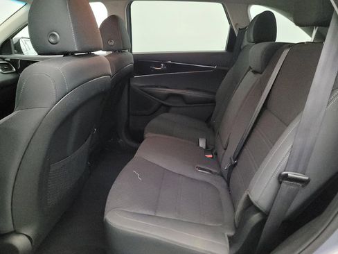 Used 2020 Kia Sorento LX FWD image 18