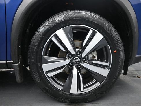 Used 2023 Nissan Rogue SL w/ SL Premium Package image 11