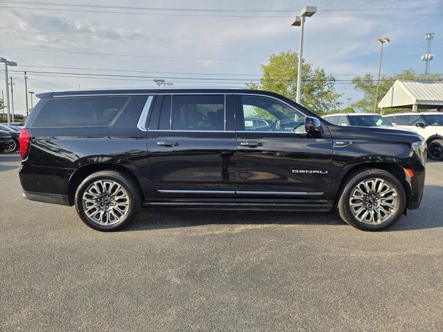 Used 2023 GMC Yukon XL Denali Ultimate AWD/4WD image 6