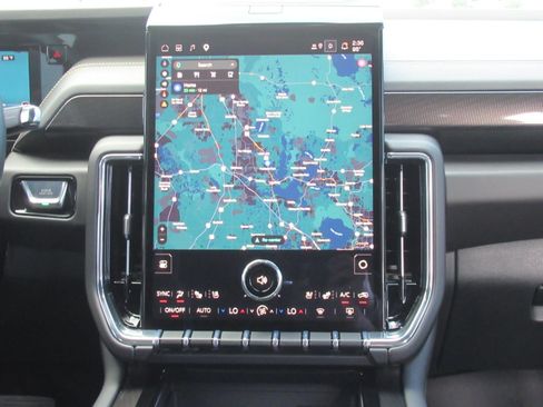 Used 2025 GMC Yukon XL Elevation w/ Elevation Premium Package AWD/4WD image 16