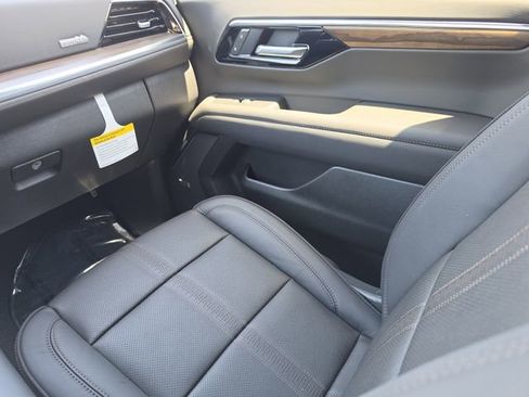 New 2026 Chevrolet Suburban High Country image 18