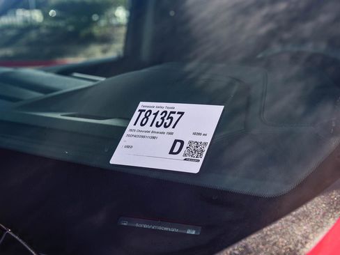 Used 2025 Chevrolet Silverado 1500 LT w/ Safety Package image 32