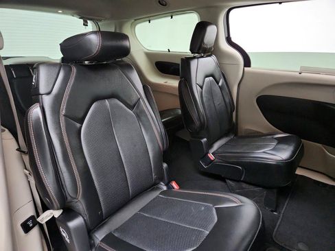 Used 2020 Chrysler Pacifica Touring-L Plus FWD image 31